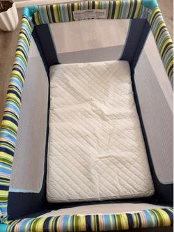 Pack and play/ playpen