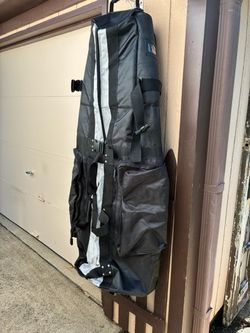 Traveling golf bag