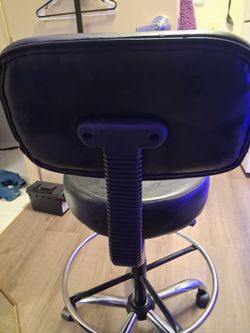 Cushiones swivel stool