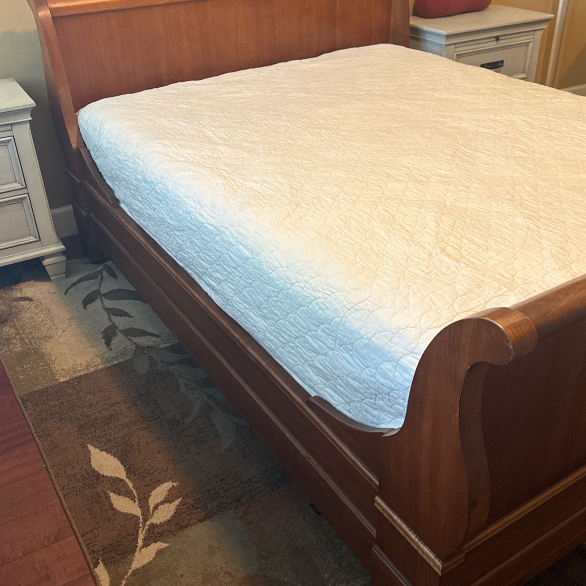 Sleigh Bed