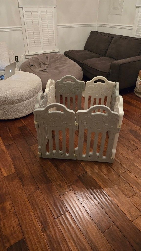 Plastic Play Pen