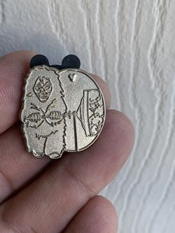 DISNEYLAND HIDDEN MICKEY PIN