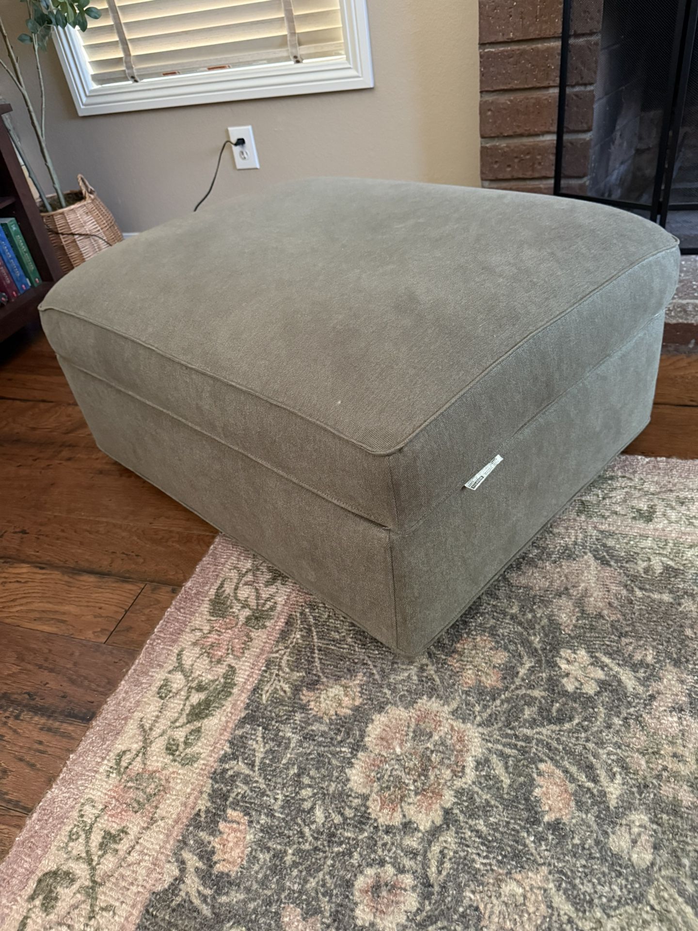 Ottoman w/ Storage