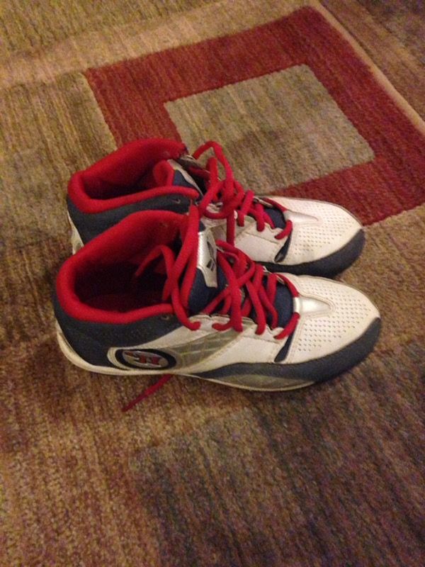 Boys shoes