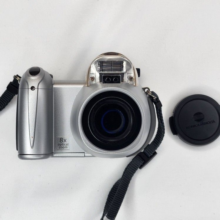 Vintage Konica Minolta Digital Camera Model N13656 Z10 3.2 MP Excellent! W/case