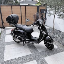 2016 Vespa GTS 300 — Blacked Out, Loaded with Upgrades
