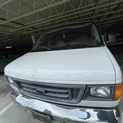 2004 Ford E-350