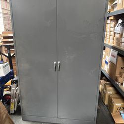 Metal Tool Cabinet (delivery excluded)