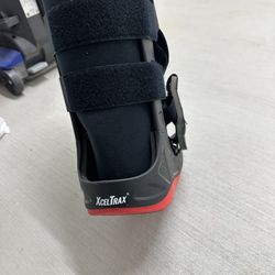 Orthopedic Boot Size M $15 Dlls