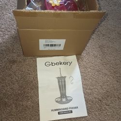 Plastic And Glass Bird Feeder 