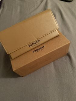 BURBERRY SHADES
