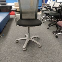 KNOLL.      LI F E.          office chairs