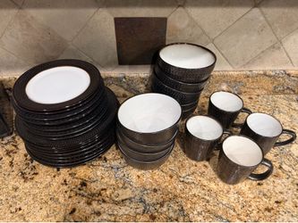 29 piece dinnerware set by Threshold