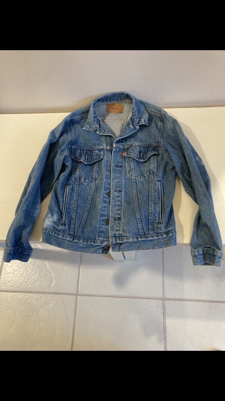 Vintage 80s Levi’s Blue Denim Jean Trucker Jacket Mens Size 38R 70506-214 Small / Medium