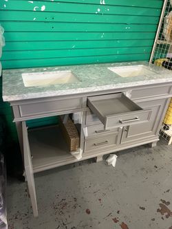 Bathroom vanity 60”
