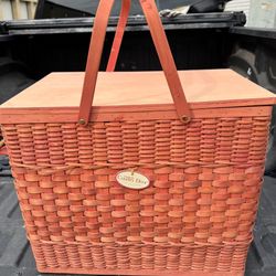 Country Door Large Wicker Basket With Wooden Lid  22 1/4” wide 15 1/8” deep  18 1/4” tall 
