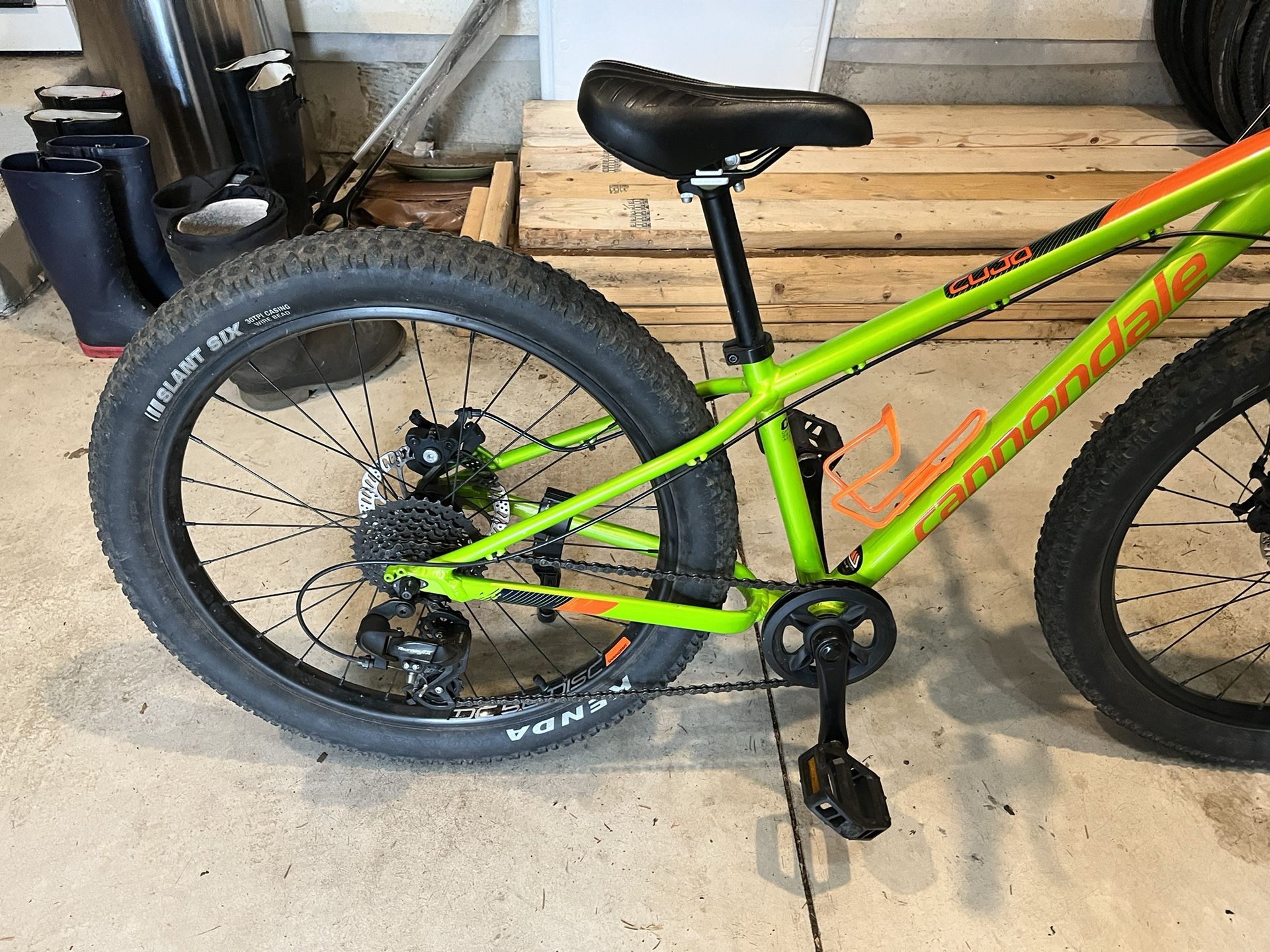 Kids 24 Inch Cannondale Cujo Mountain Bike for Sale in Vancouver