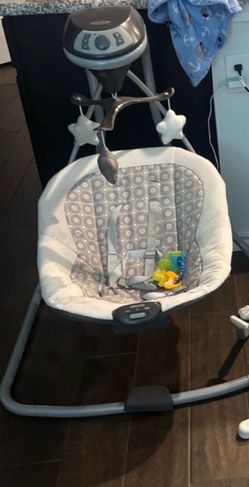 Graco Baby Swing with Mobile