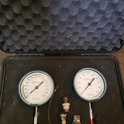 Two Perma Cal 4.5" Pressure Gauges in Hard Pelican Case Lot