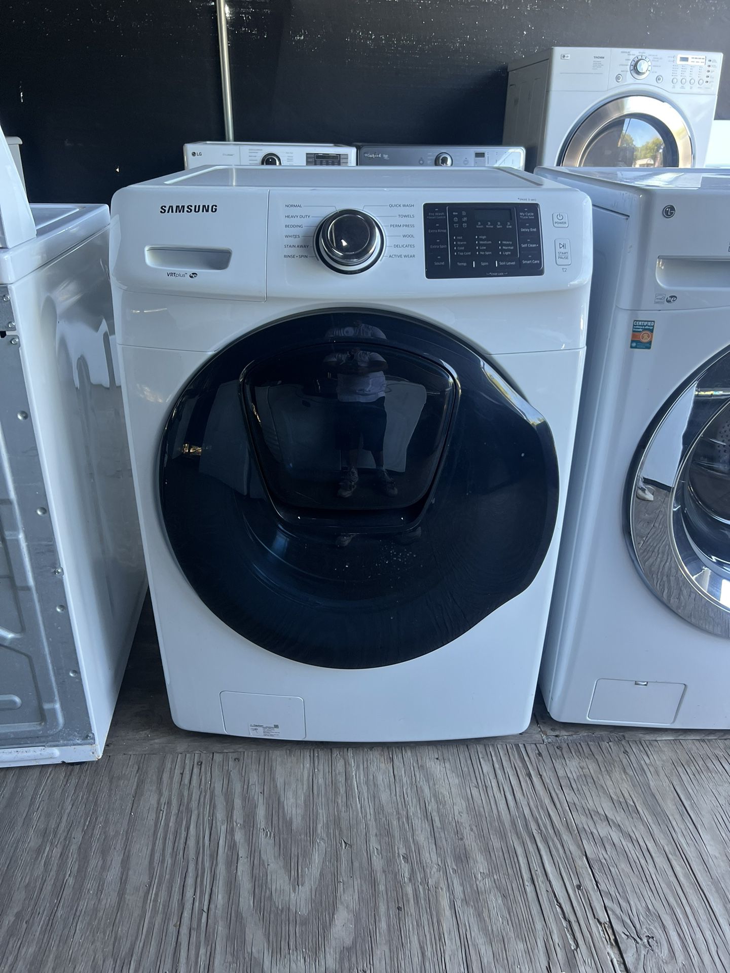 Samsung Frontload Washer   60 day warranty/ Located at:📍5415 Carmack Rd Tampa Fl 33610📍 