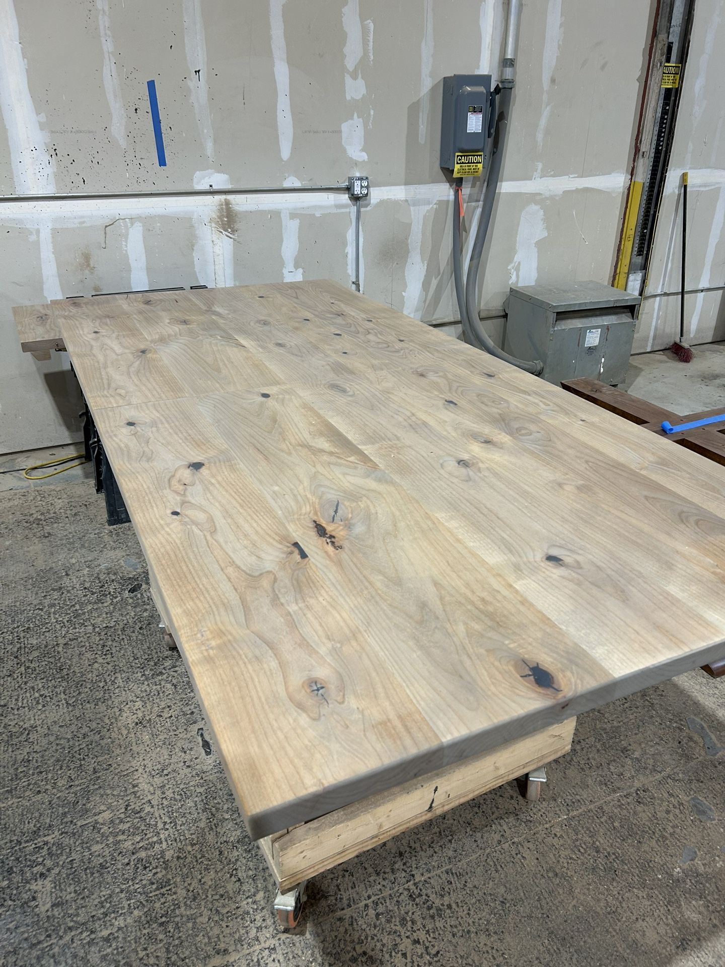 8 FOOT EXPANDABLE TABLE