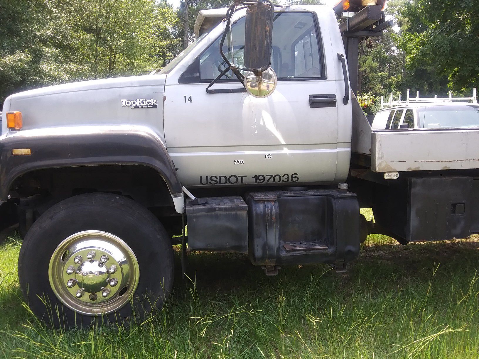 Tow truck diesel Topkick 1990 with less then 100k miles. Come see & get a deal