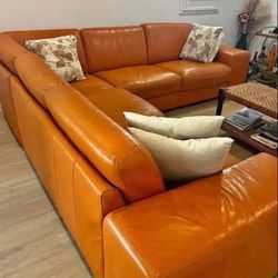 Beautiful Elegant Upscale Luxury Italian Leather Large Sectional Sofa