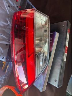 2019 Toyota Highlander left tail light