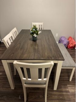 Dining table set