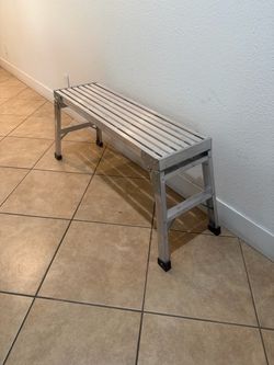 Platform portable ladder made of quality aluminum