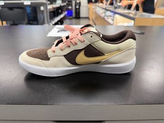 Nike SB Low-Top Skate Sneaker size 9.5