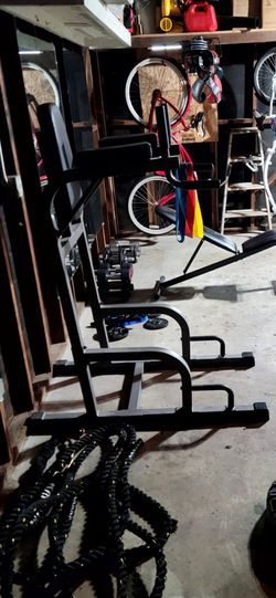 Knee raise dip station