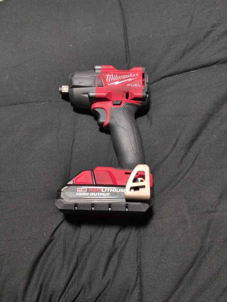 Milwaukee M18 1/2 Inch Mid Torque Impact Wrench