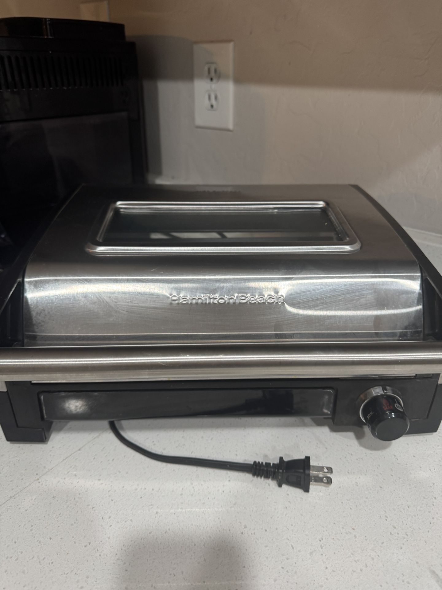 Hamilton Beach Electric Indoor Searing Grill with Viewing Window & Adjustable Temperature Control to 450F