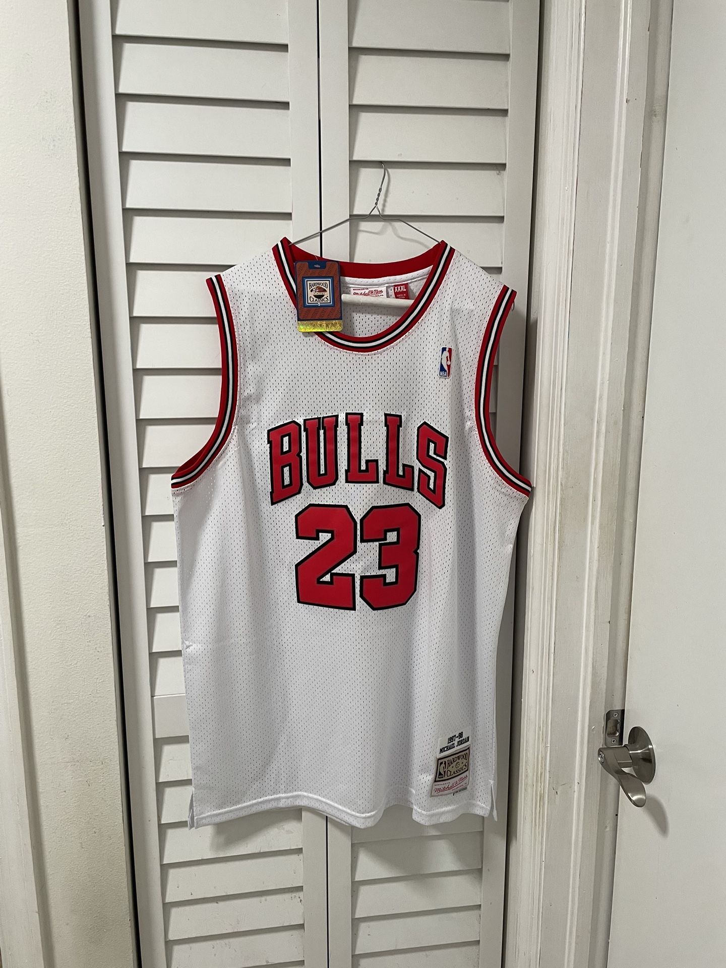 MICHAEL JORDAN CHICAGO BULLS JERSEY #23 1(contact info removed) SIZE XXXL Runs Smaller.