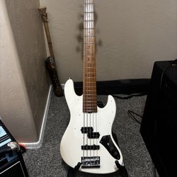 Sadowski  Metro Express Hybrid PJ 5 String 