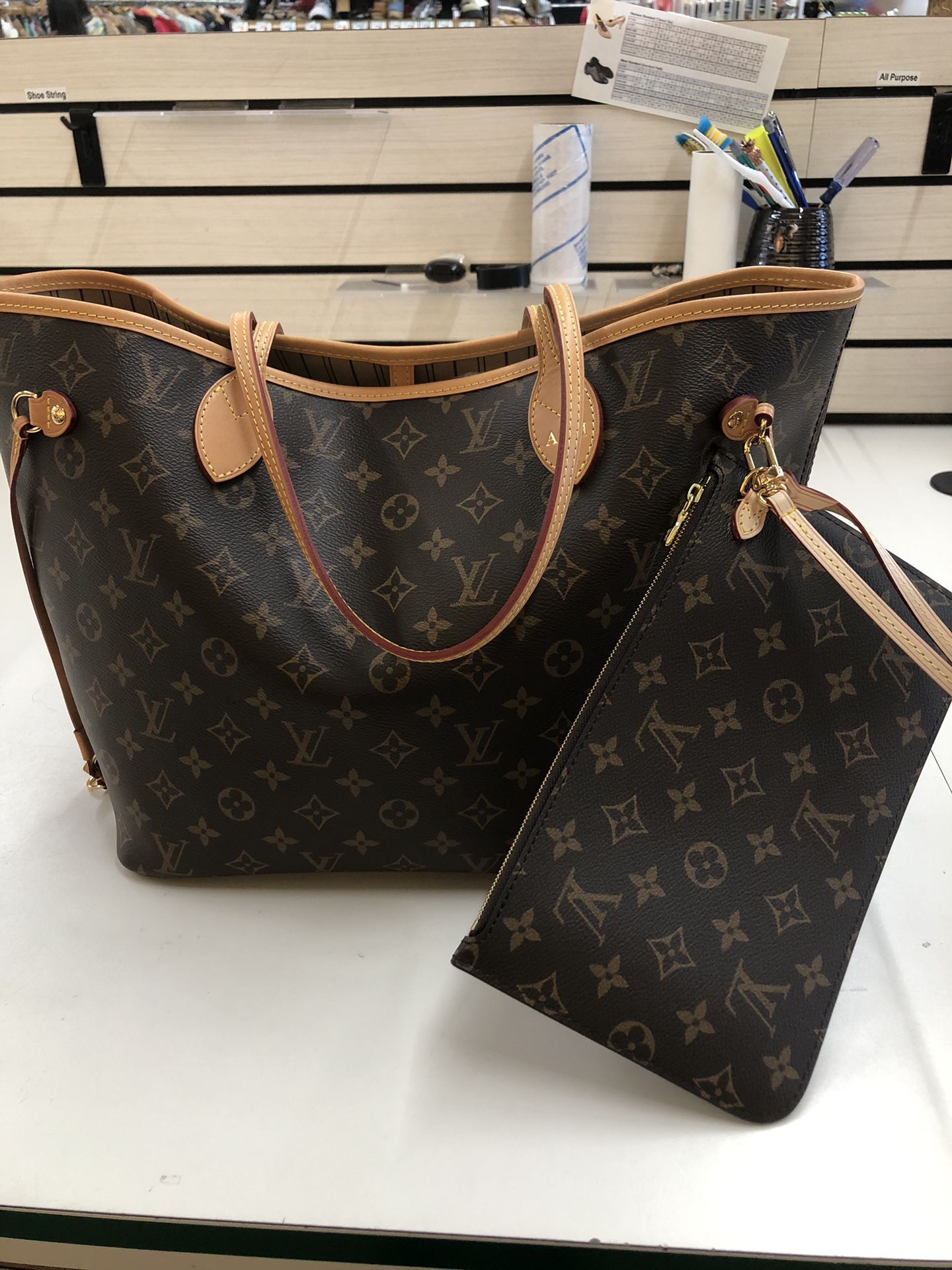 Louis Vuitton Neverfull MM Monogram for Sale in Fountain Valley