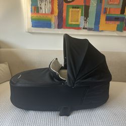 Cybex Priam Lux Bassinet (black)