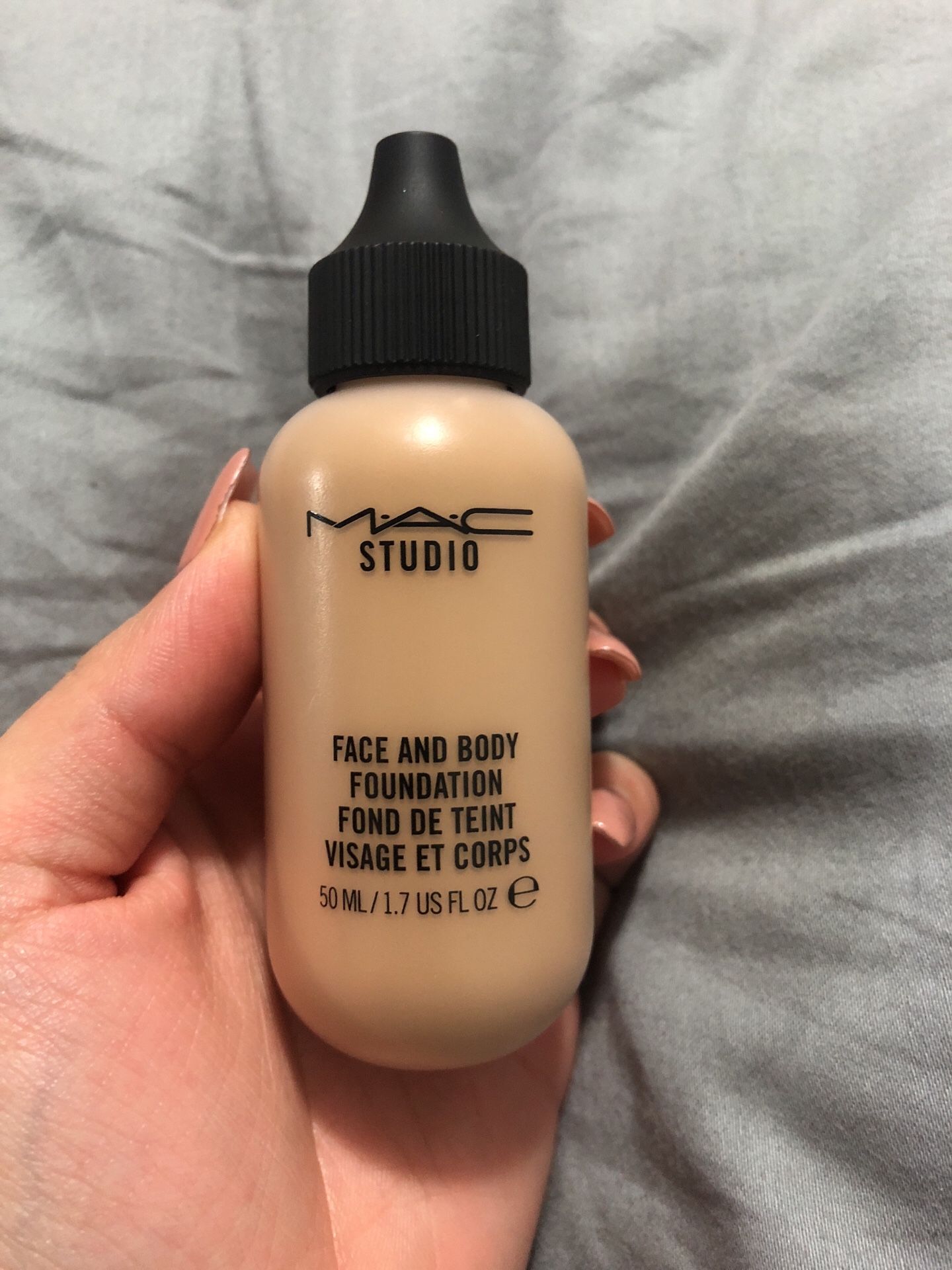 Mac Face & Body Foundation C4