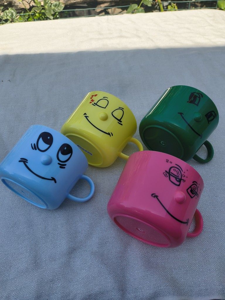 4 Vintage 70's Dolce Vita Plastic Anthromorphic 3D Smiley Face Coffee Mugs