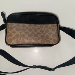 Coach Graham Crossbody Bag in Signature Canvas - Excellent Condition