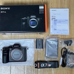 Sony a7R IV 61.0MP Full-Frame Mirrorless Interchangeable Lens Camera