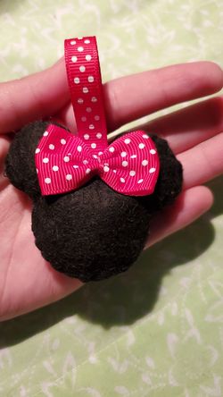 Minnie Mouse felt keychain