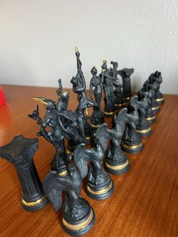 Franklin Mint Greek Mythology Chess Pieces Set – Black & White Collector Pieces