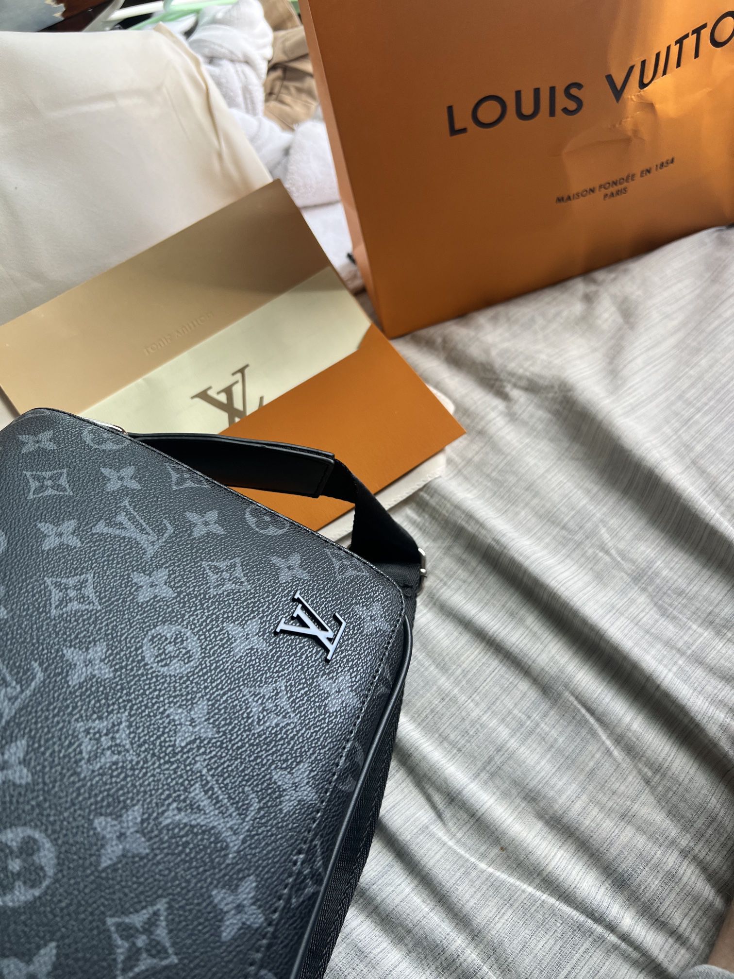 BRAND NEW AUTHENTIC LV LOUIS VUITTON VACHETTA LEATHER CROSSBODY STRAP RED  for Sale in New York, NY - OfferUp