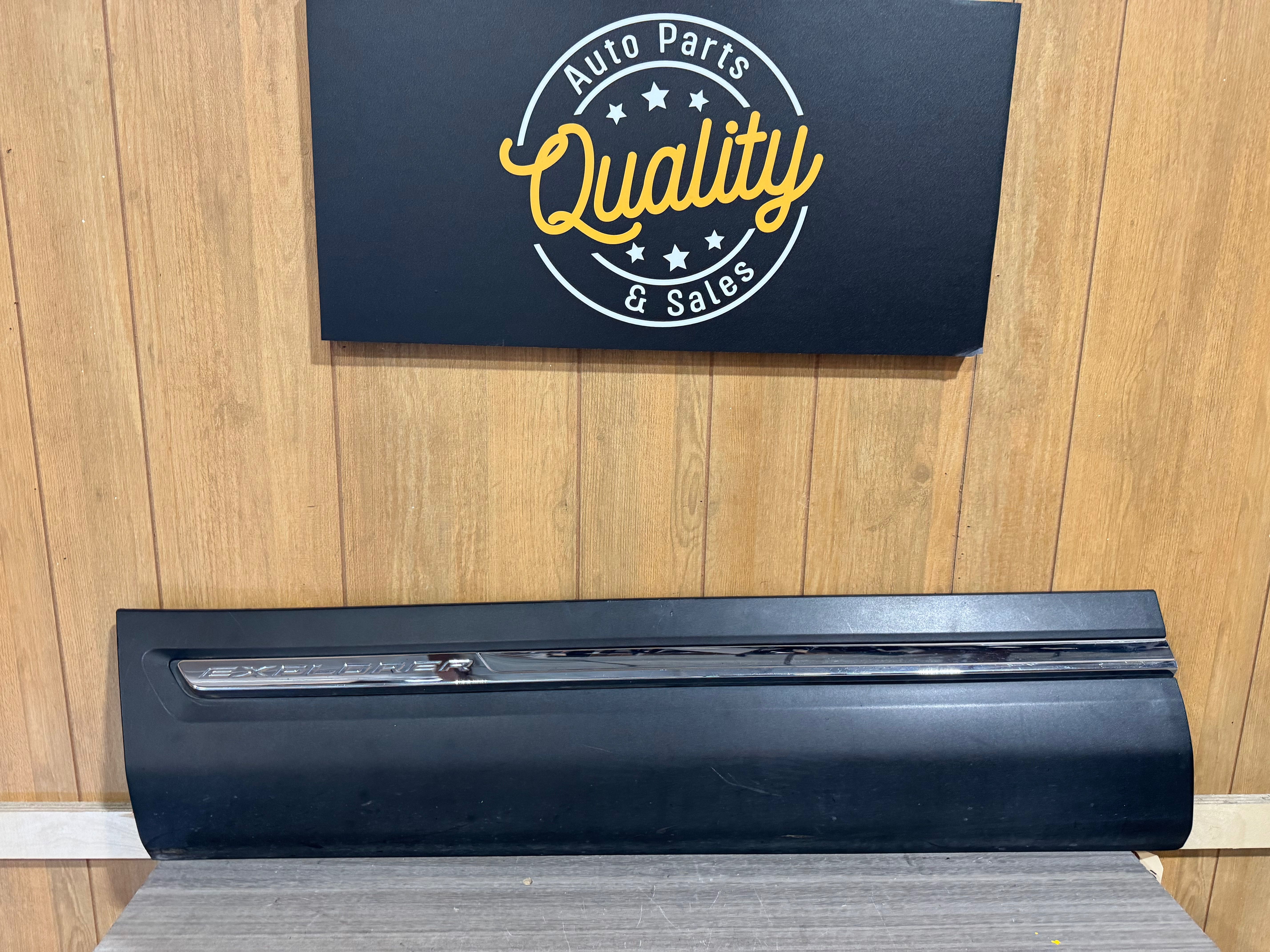 2016 2017 2018 2019 Ford Explorer Driver Side Left Side Front Door Molding