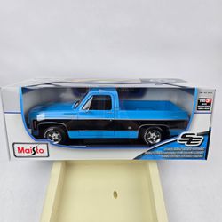 Maisto 1:18  1974 Chevrolet Chevy C10 Cheyenne Super