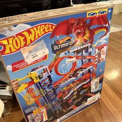 Hot Wheels City Ultimate Garage Playset with 2 Die-Cast Cars