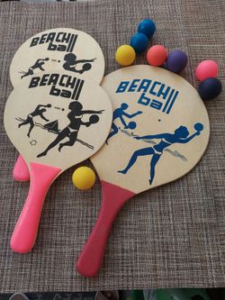 Beach Wood paddles / rubber balls set