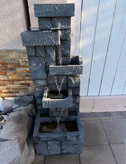 Garden water fountain